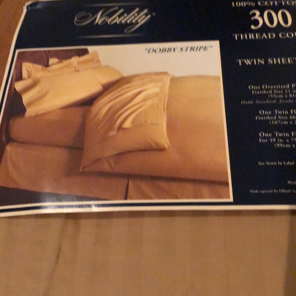 Sheet set 3 pc twin size new Dobby Stripe 100% cotton 300 thread count Nobility